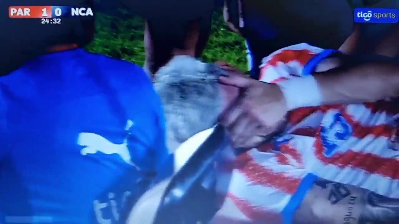必赢体育官方入口-距世界杯首战仅一周，巴拉圭国脚恩西索友谊赛受伤捂脸落泪